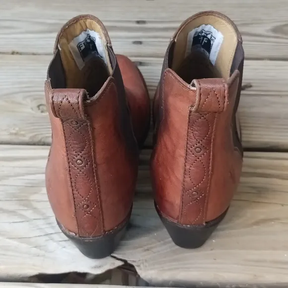 Frye Jackie Gore Stretch Ankle Boots in Cognac/brown size 5.5