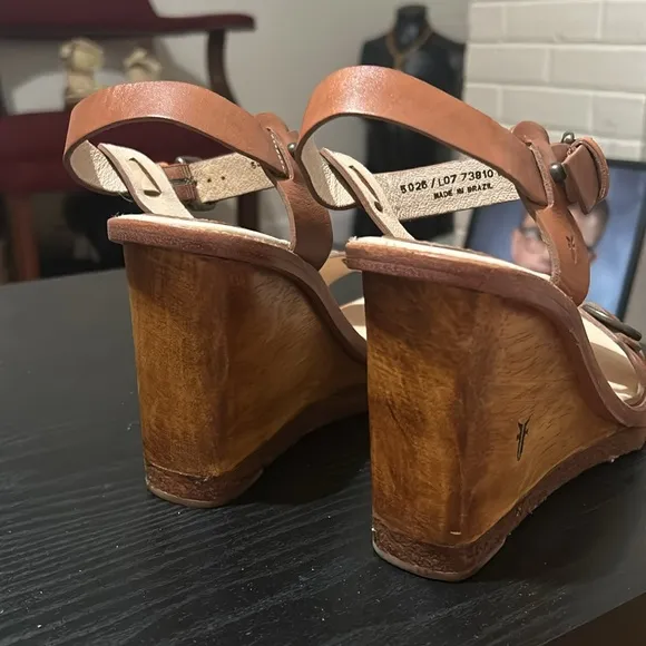 🆕🏷️Frye Leather Wedge Sandals