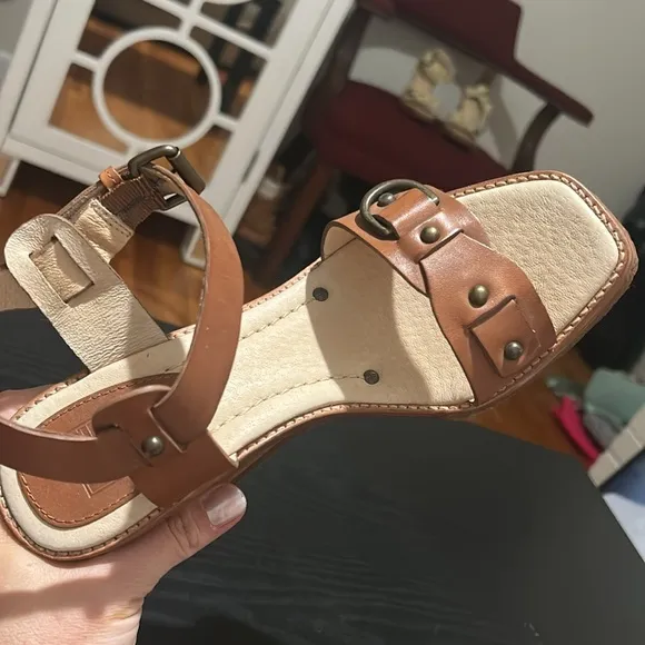 🆕🏷️Frye Leather Wedge Sandals