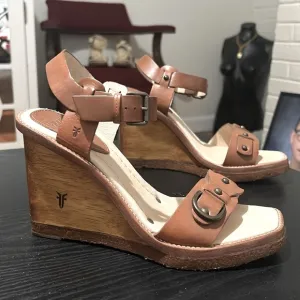 🆕🏷️Frye Leather Wedge Sandals