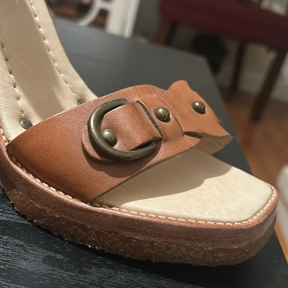 🆕🏷️Frye Leather Wedge Sandals