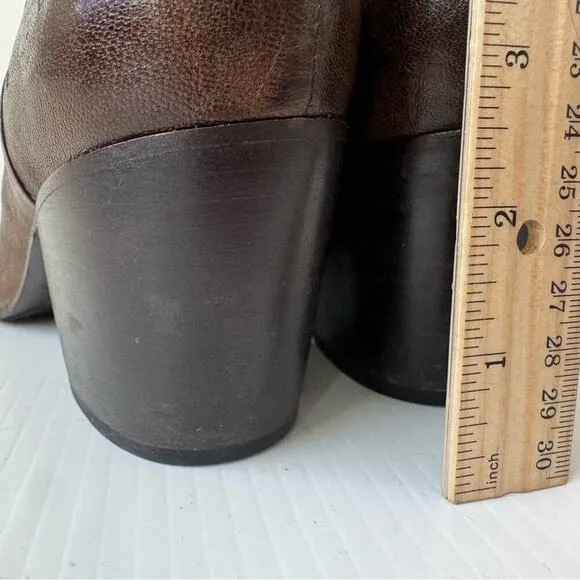 Frye Lucinda Scrunch stretch shin high boots size 7 brown heeled