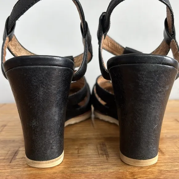 Frye Maye Vintage Ankle Buckle Black Leather Wedge Sandals with T-Strap