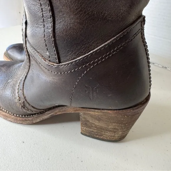 FRYE Mid Calf Dark Brown Genuine Leather Sturdy Riding Boots Size 5.5 Heel Flaw