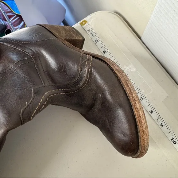 FRYE Mid Calf Dark Brown Genuine Leather Sturdy Riding Boots Size 5.5 Heel Flaw