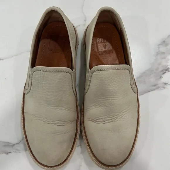 Frye Slip On Loafers Size 8.5 Cream Leather Venetian.