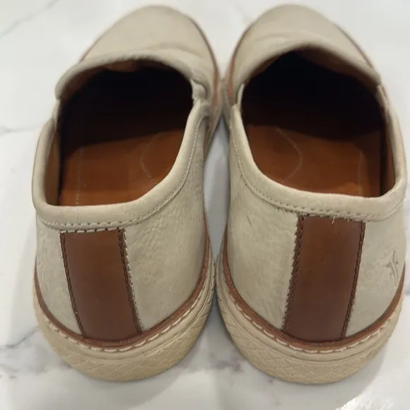 Frye Slip On Loafers Size 8.5 Cream Leather Venetian.