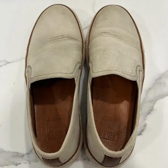 Frye Slip On Loafers Size 8.5 Cream Leather Venetian.