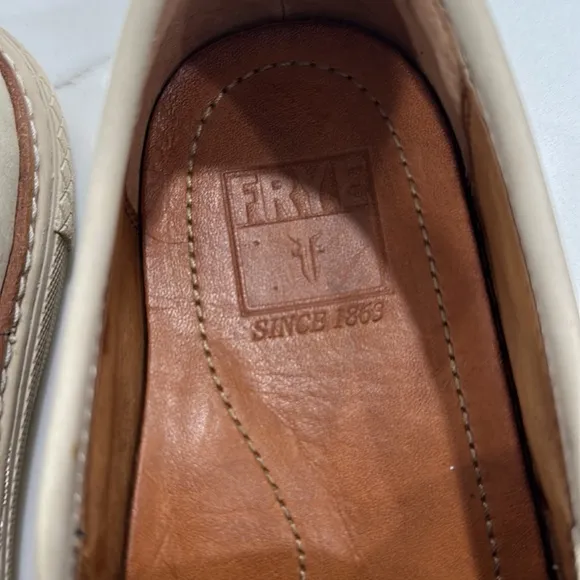 Frye Slip On Loafers Size 8.5 Cream Leather Venetian.