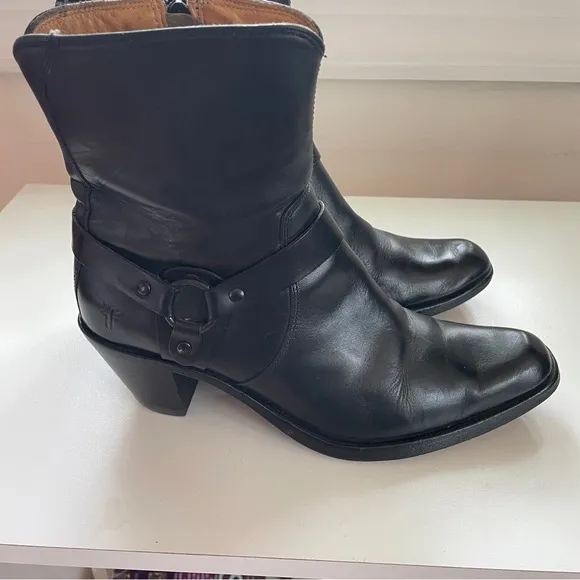 Frye Vintage Romy Harness O-ring Black Leather Ankle Boots Western Boho 7.5