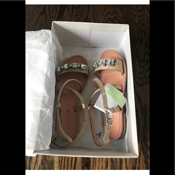 GEOX Women’s Strappy leather Sandals Beige Size 6 NWB