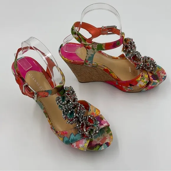 Gianni Bini EUC Floral Embellished Cork Wedge Sandals Metallic Ruffles Size 9 M