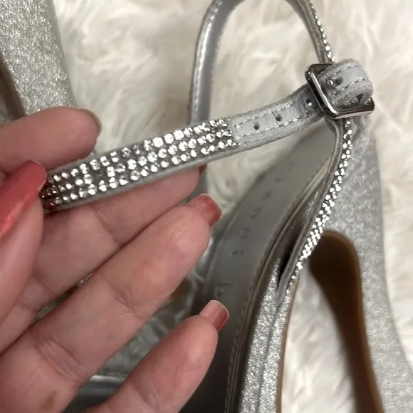 GIANNI BINI NEW DEMPSEYGLITTER RHINESTONE BOW PLATFORM DRESS SANDAL Size 6