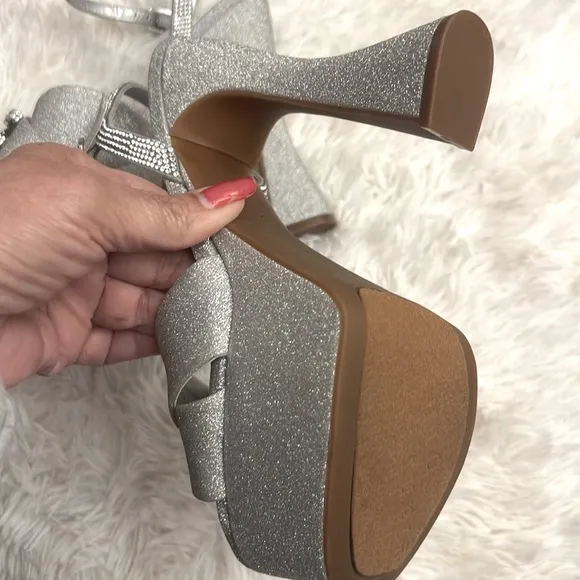 GIANNI BINI NEW DEMPSEYGLITTER RHINESTONE BOW PLATFORM DRESS SANDAL Size 6