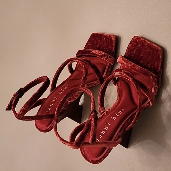 Gianni Bini Novah Velvet Square Toe Wedge Sandals 7.5M