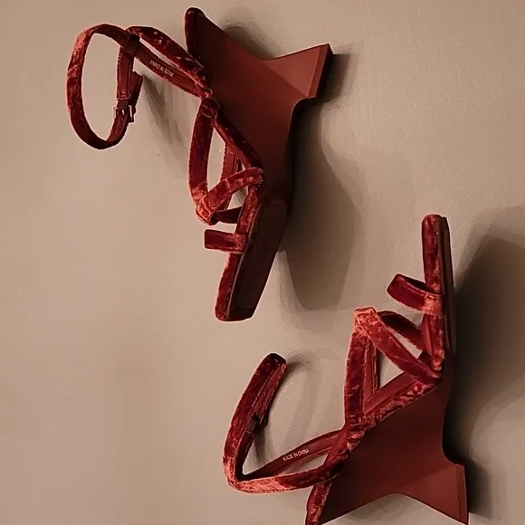 Gianni Bini Novah Velvet Square Toe Wedge Sandals 7.5M