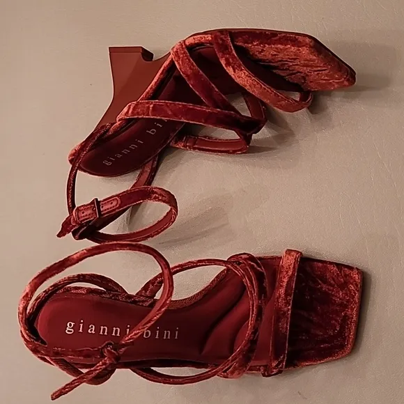 Gianni Bini Novah Velvet Square Toe Wedge Sandals 7.5M