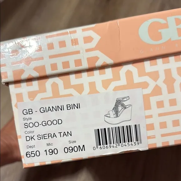 Gianni Bini Tan Platform Wedge Sandals SOO-GOOD