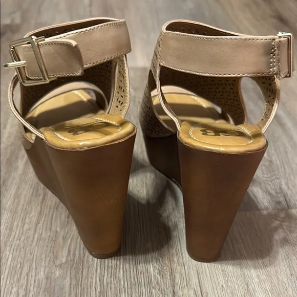 Gianni Bini Tan Platform Wedge Sandals SOO-GOOD