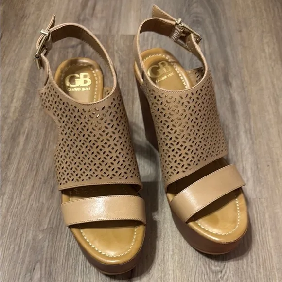 Gianni Bini Tan Platform Wedge Sandals SOO-GOOD