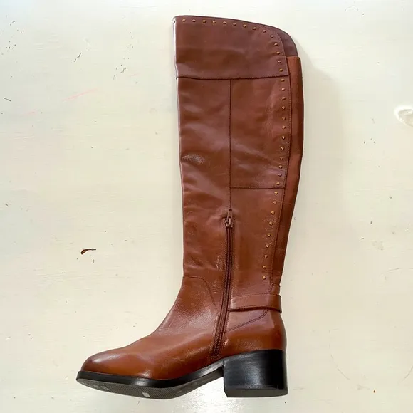 Gibson Latimer tall brown leather boots, size 6.