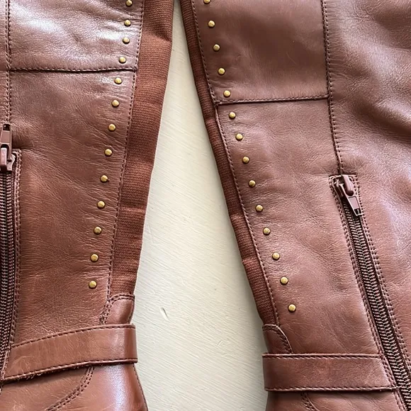 Gibson Latimer tall brown leather boots, size 6.