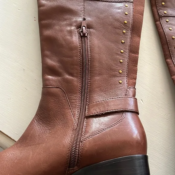 Gibson Latimer tall brown leather boots, size 6.