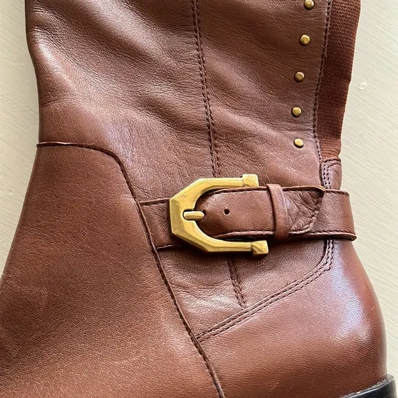 Gibson Latimer tall brown leather boots, size 6.