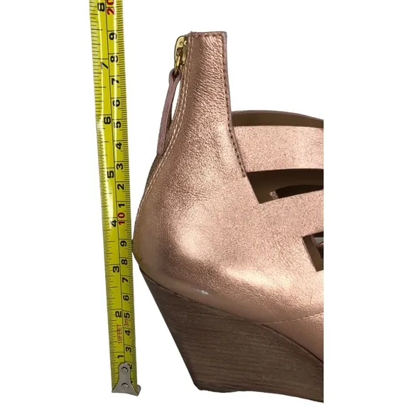 Giuseppe Zanotti Metallic Rose Gold Strappy Cutout Wedge Leather Sandals