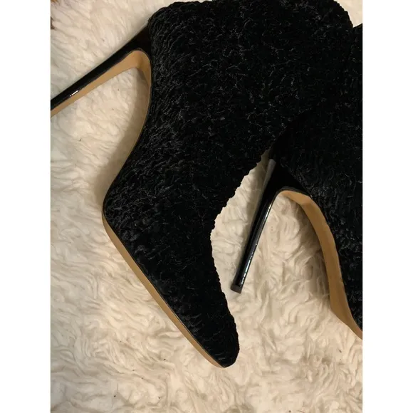 Giuseppe Zanotti Textured Stretch Velvet Booties