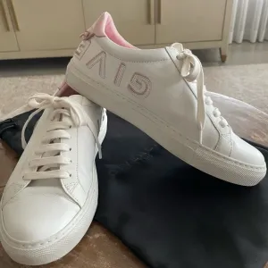 Givenchy Urban Street Logo Women's White and Pink Sneakers