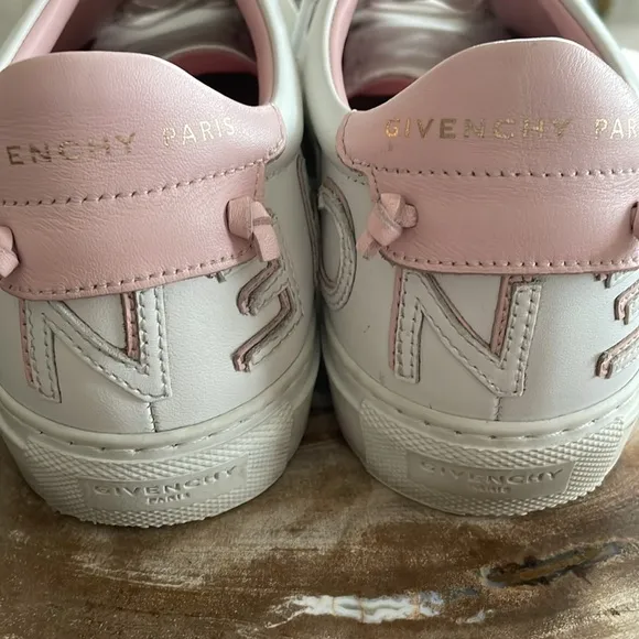 Givenchy Urban Street Logo Women's White and Pink Sneakers