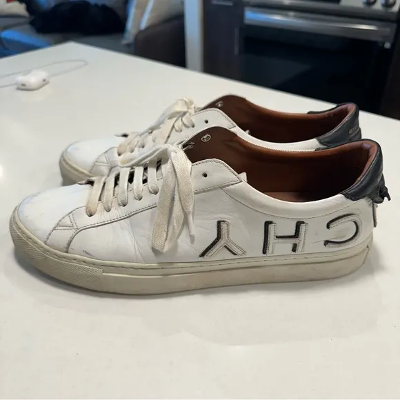 Givenchy Urban Street Low Men's Sneakers - Upside Down Logo - White - Size 43