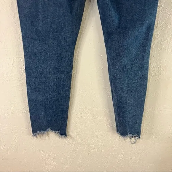 Good American Good Legs High Rise Cigarette Jeans in Blue 842