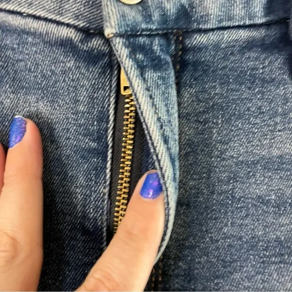 Good American Good Legs High Rise Cigarette Jeans in Blue 842