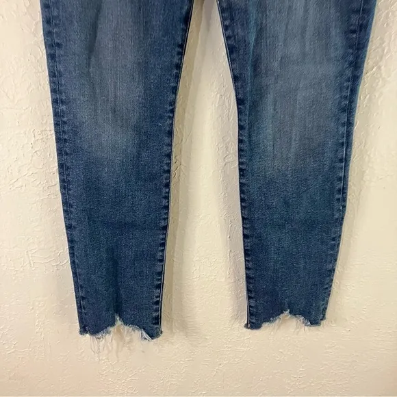 Good American Good Legs High Rise Cigarette Jeans in Blue 842