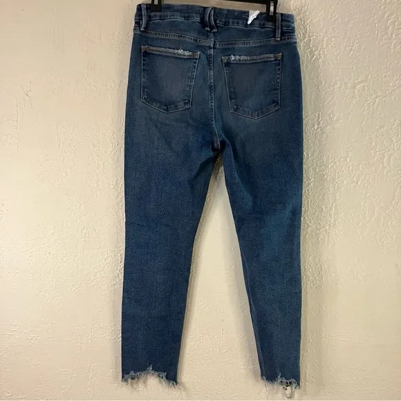 Good American Good Legs High Rise Cigarette Jeans in Blue 842