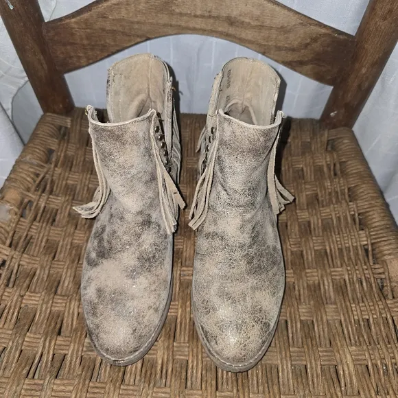 Gorgeous‎ Womens Circle G Distressed Leather fringe Boots 6.5