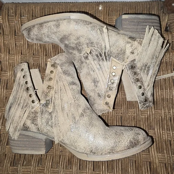 Gorgeous‎ Womens Circle G Distressed Leather fringe Boots 6.5