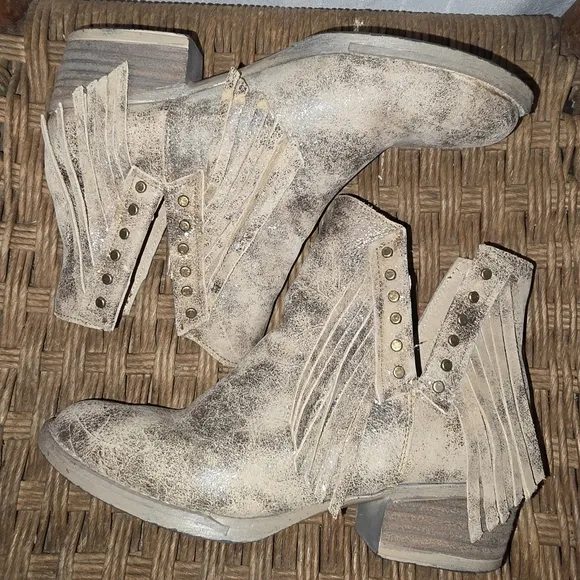 Gorgeous‎ Womens Circle G Distressed Leather fringe Boots 6.5