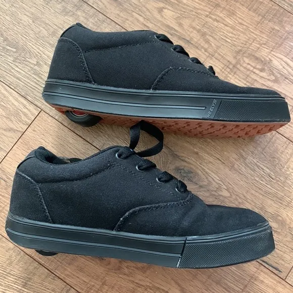 Heelys Black Canvas Skate Sneakers Youth 5 Lace Up
