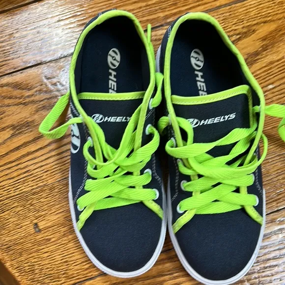 Heely’s brand canvas blue/green wheeled shoes. Youth size 4. Excellent condition