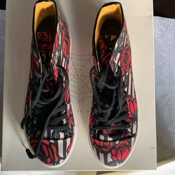 🎉Host Pick✨Charlotte Olympia Multicolor/Rose Print Canvas HighTop Sneakers SZ38