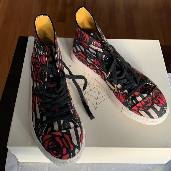🎉Host Pick✨Charlotte Olympia Multicolor/Rose Print Canvas HighTop Sneakers SZ38