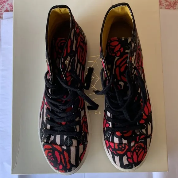 🎉Host Pick✨Charlotte Olympia Multicolor/Rose Print Canvas HighTop Sneakers SZ38