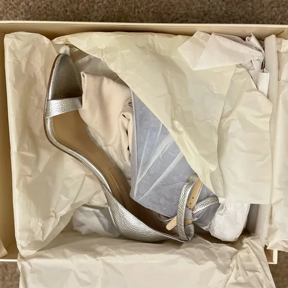 imagine vince camuto restin platinum Tumbled metallic Heels