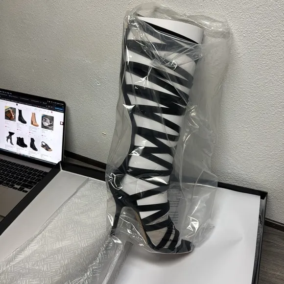 INC INTERNATIONAL CONC Aminah Abdul Jillil Lennox Knee High Strappy Sandals