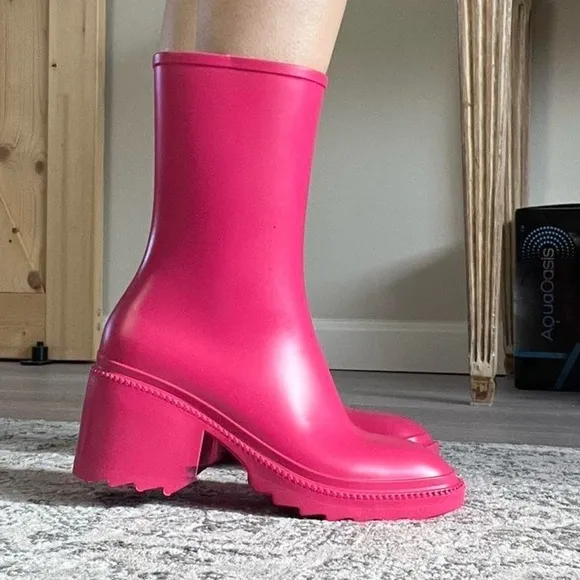 INC SQUARE TOE BLOCK HEEL RAIN BOOTS Pink Size 10​