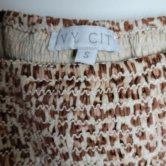 Ivy City Co. Leapord Print Smocked Dress Size Small