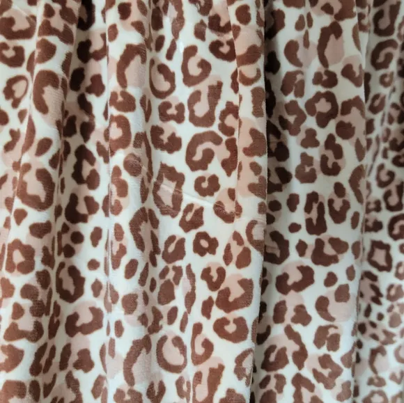 Ivy City Co. Leapord Print Smocked Dress Size Small